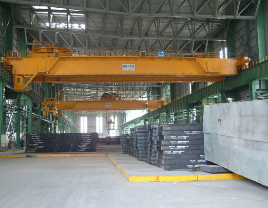  25+25t Upper Slewing Tong Crane using for Capital QinHuangD