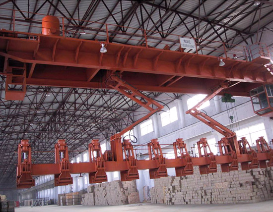 剪式堆垛起重机用于南山等铝厂